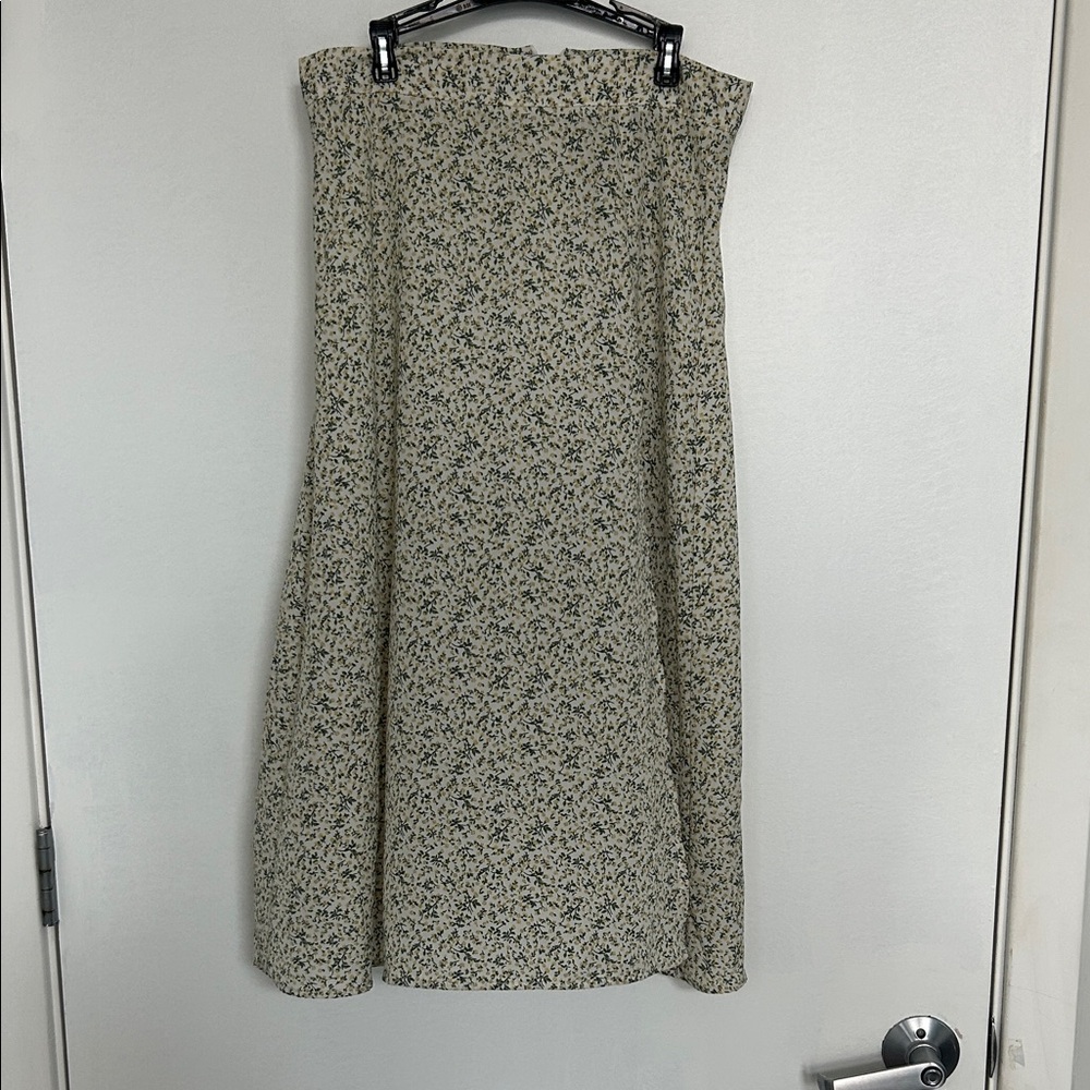 Floral A-Line Midi Skirt in Cream and Green - Unbranded